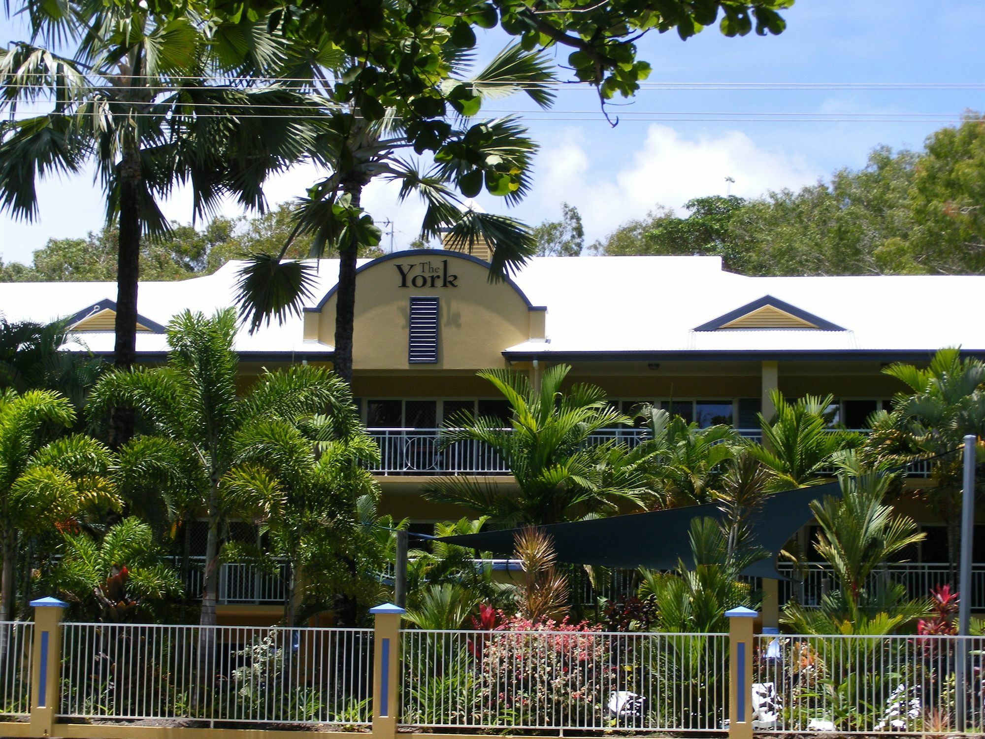 The York Beachfront Holiday Apartments Yorkeys Knob Zewnętrze zdjęcie